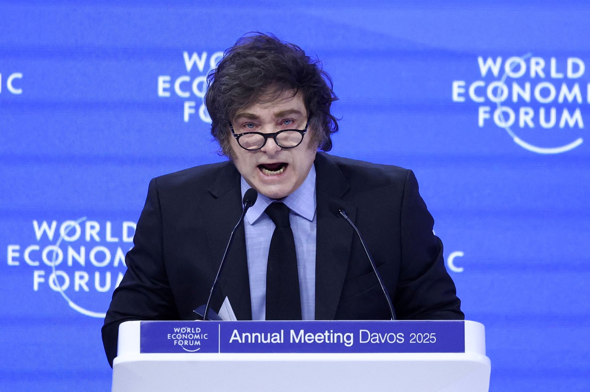 O presidente da Argentina, Javier Milei, em discurso durante a reunião anual do Fórum Econômico Mundial em Davos, na Suíça 23/01/2025 (Foto: Yves Herman/Reuters)